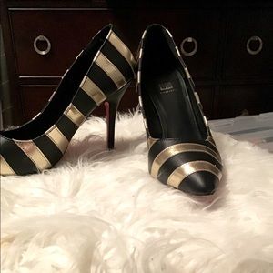 Shoe Dazzle black and gold stripe heels.    Size 10